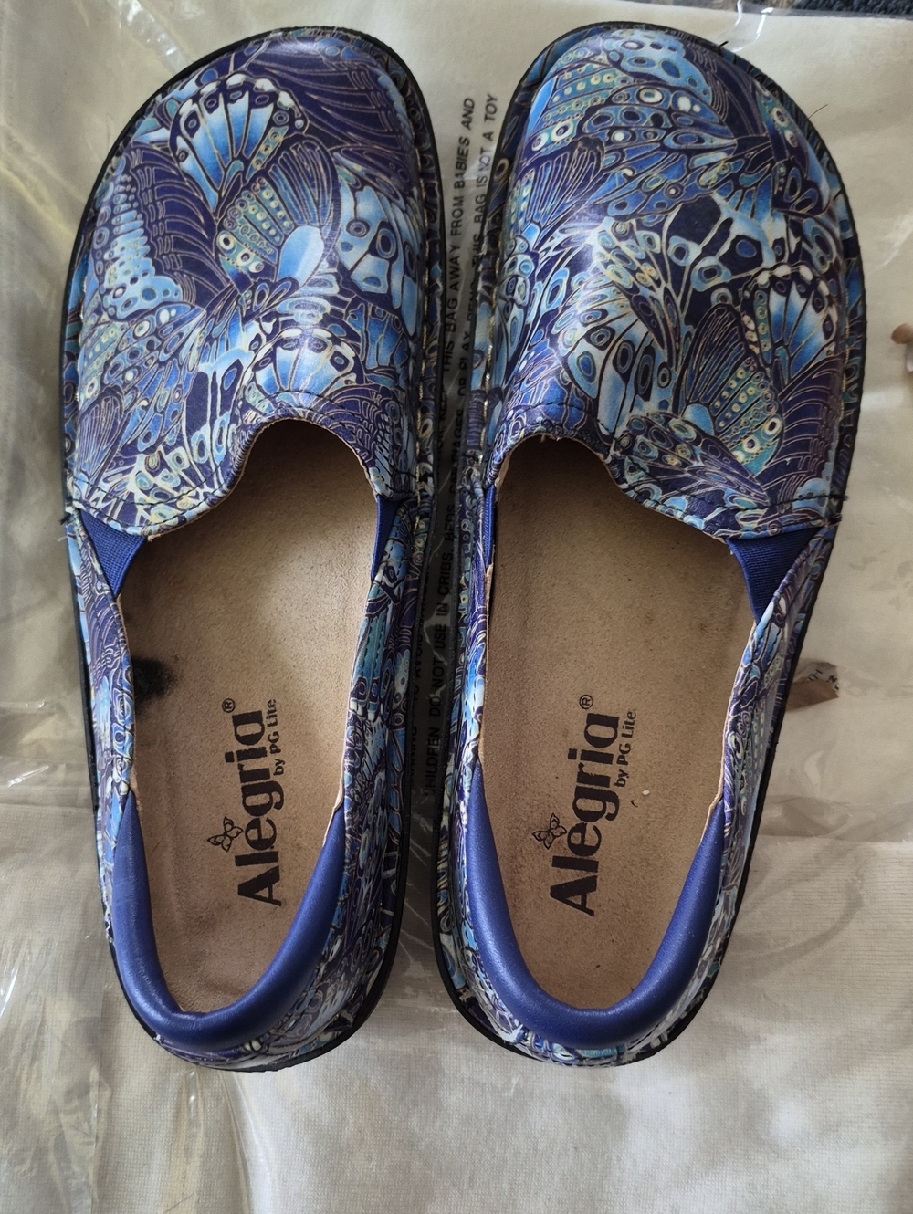 Alegria Women's Blue and Teal Patterned Slip-On Moccasins